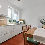 Flora Ursynow 2 Bedrooms & Parking Apartment