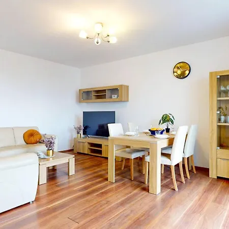 Flora Ursynow 2 Bedrooms & Parking