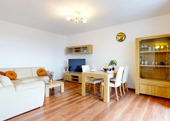 Flora Ursynow 2 Bedrooms & Parking